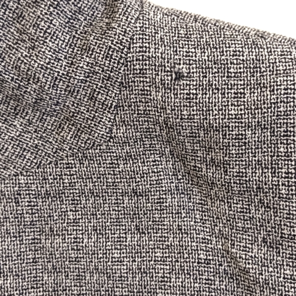 Vintage Gianni Fully lined blazer with velvet collar and button. - Picture 6 of 8